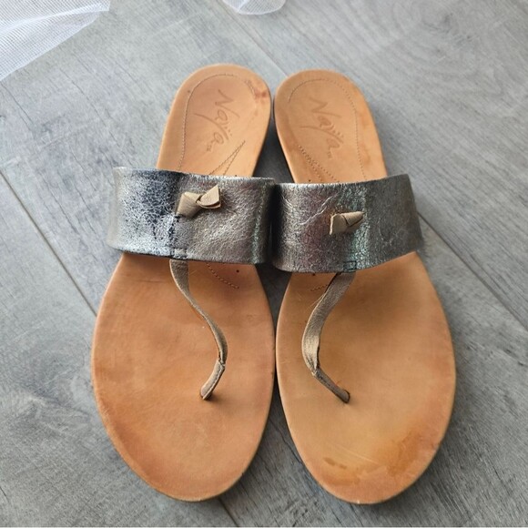 Naya Crescent Thong Sandals Platinum Metallic Leather Women Size 10 - Picture 1 of 8